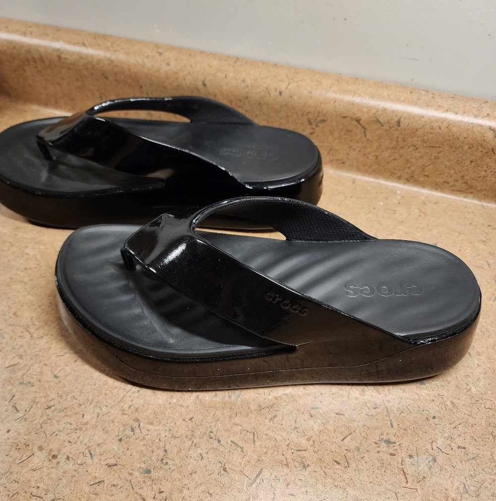 CROCS Glossy Black Women's Sandals - Picture 2 of 6